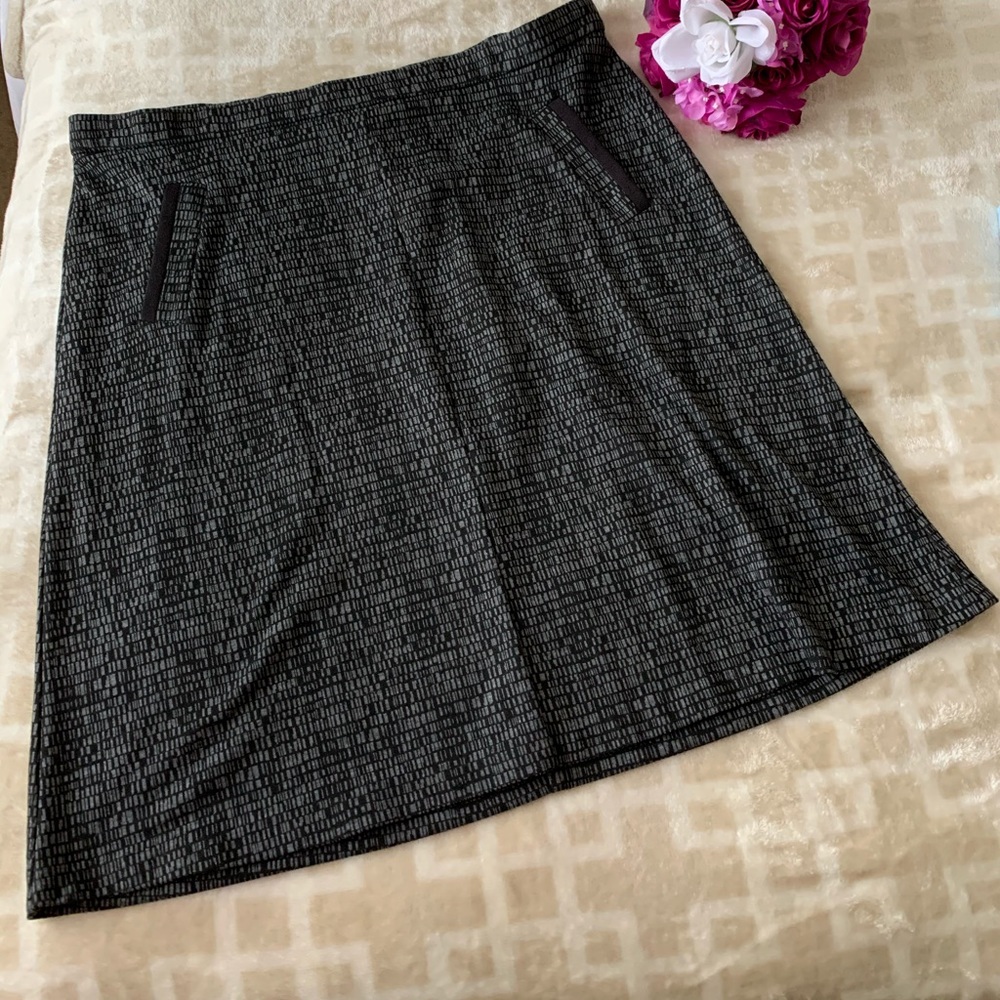 4x$20 Counterparts Gray pattern skirt Size XL